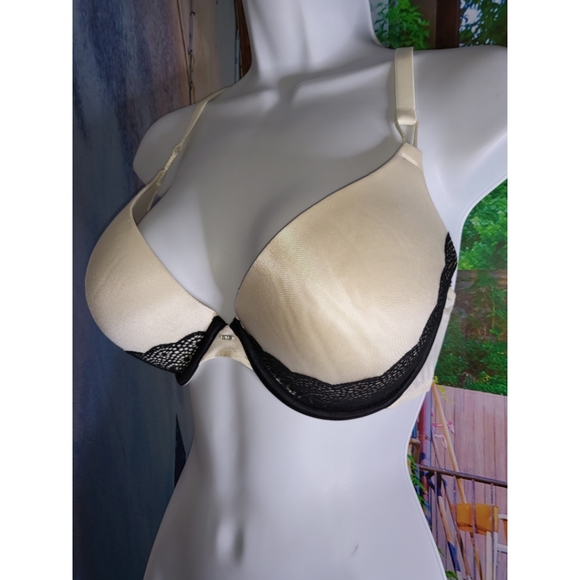 Maidenform - Self Expressions Cream and Black Bra - Picture 2 of 6